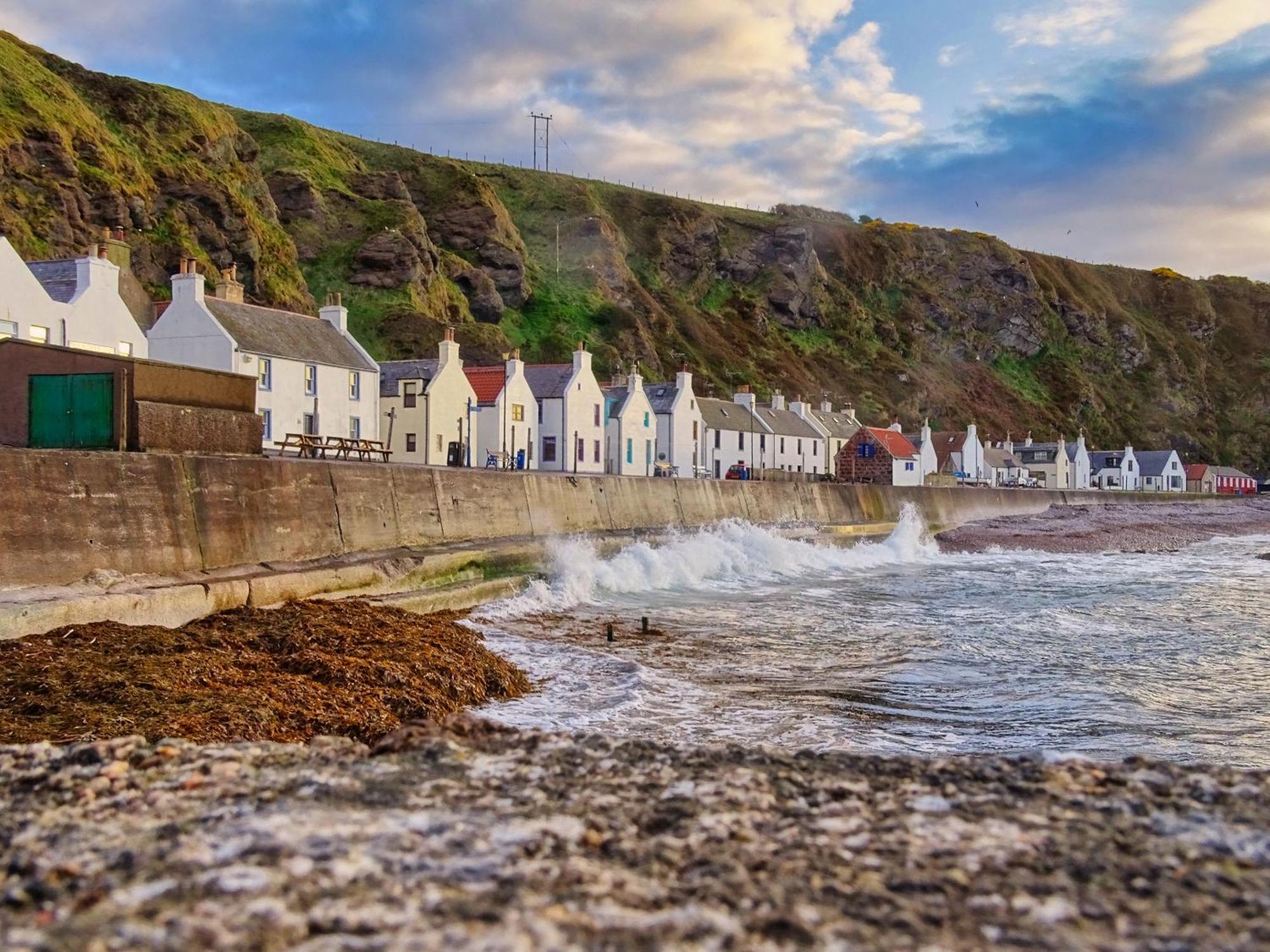 The Pennan Inn Екстериор снимка